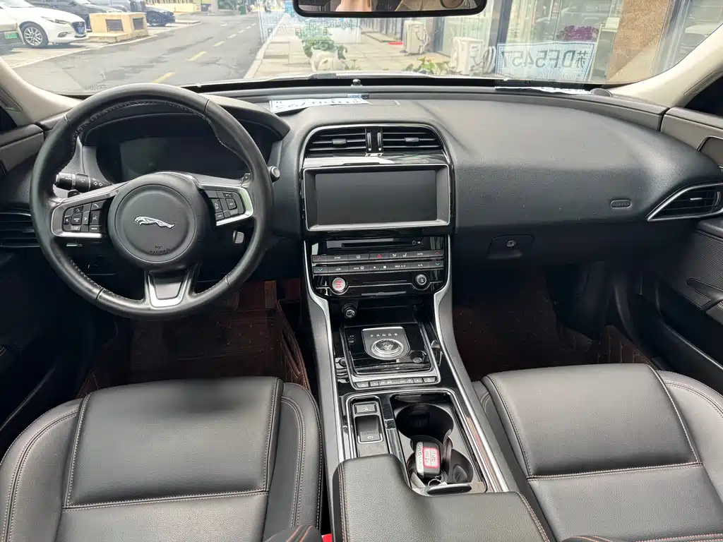 Jaguar XEL 2018 2.0T 250PS Exclusive Edition купить на сайте DeffCars