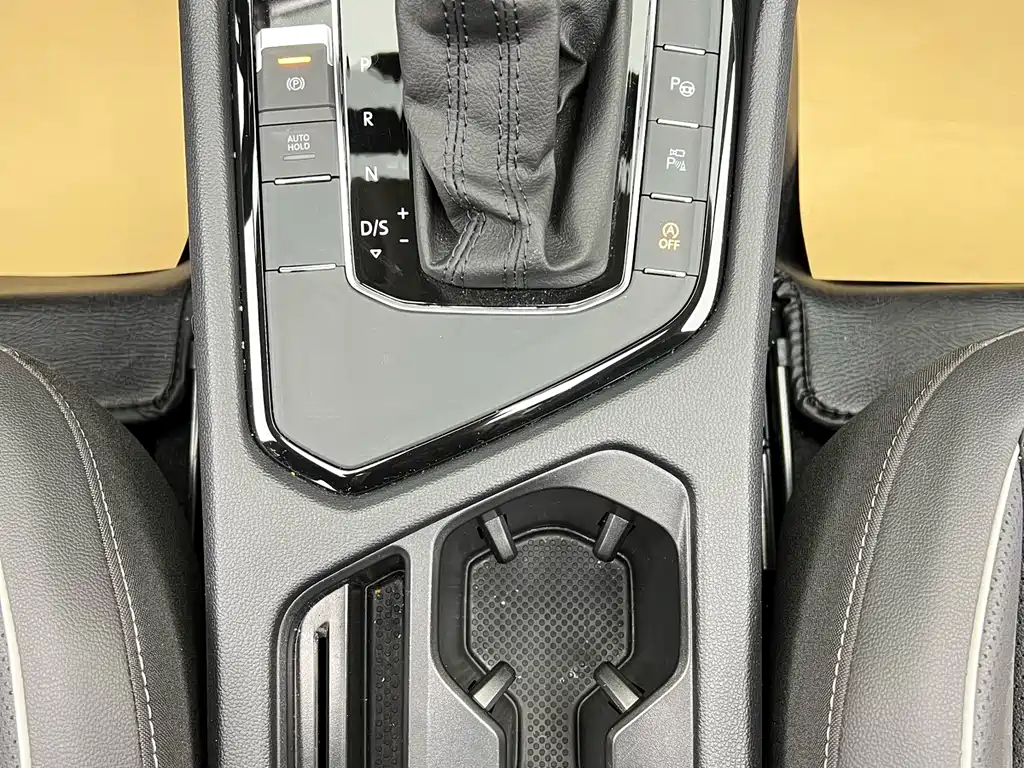 Tiguan L 2023 330TSI automatic two-wheel drive R-Line version купить на сайте DeffCars