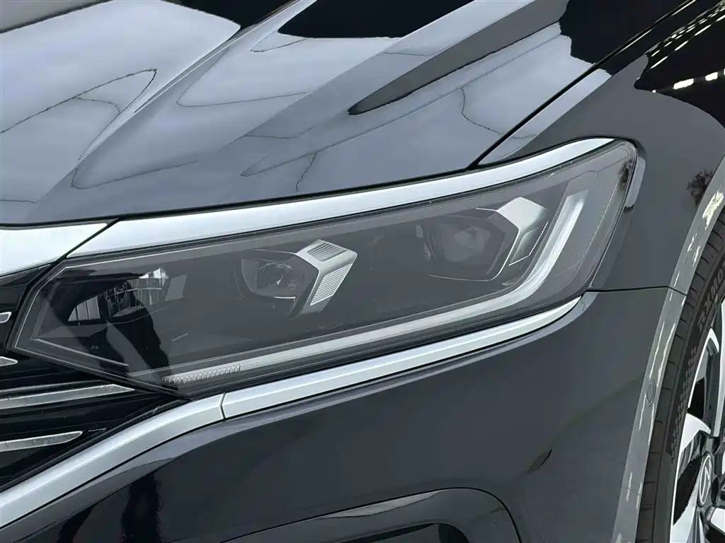 Passat 2022 330TSI Deluxe Edition купить на сайте DeffCars