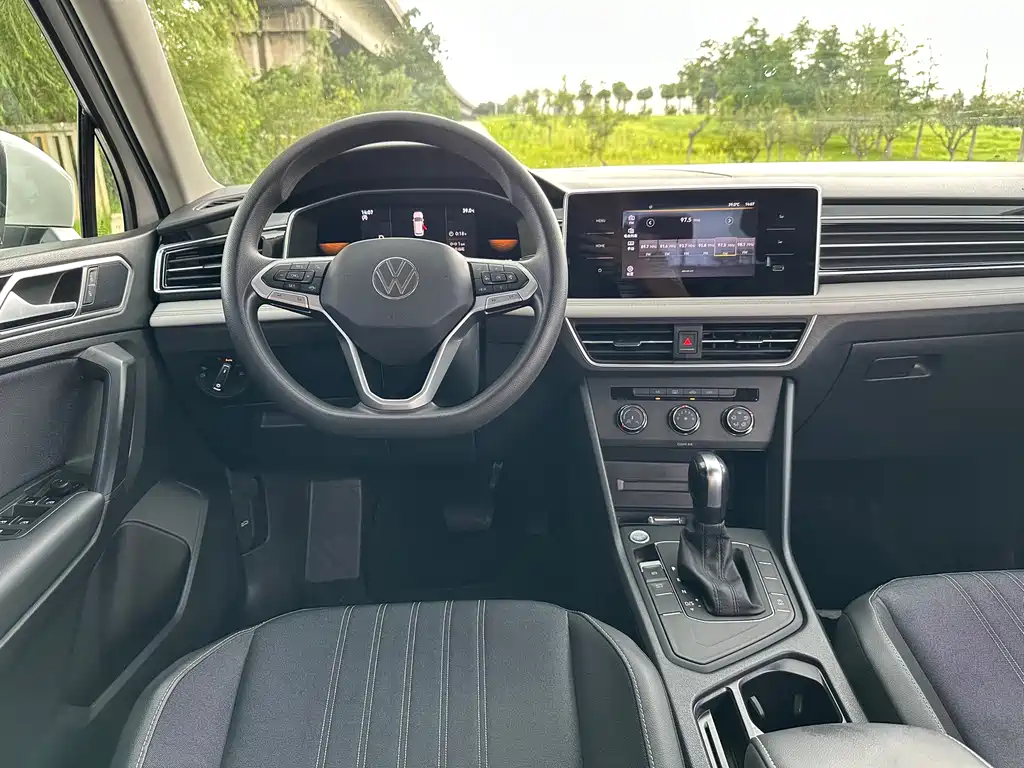 Tiguan L 2022 330TSI automatic two-wheel drive comfort version купить на сайте DeffCars