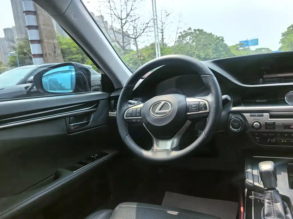 Lexus ES 2015 200 Elite Edition купить на сайте DeffCars
