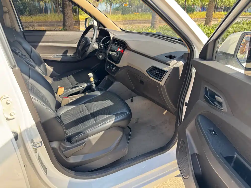 Wuling Hongguang 2019 1.5L S Standard National VI LAR купить на сайте DeffCars
