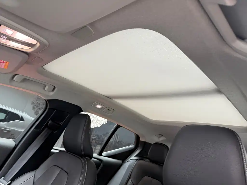 Volvo XC40 2025 B4 four-wheel drive Zhiyuan luxury version купить на сайте DeffCars