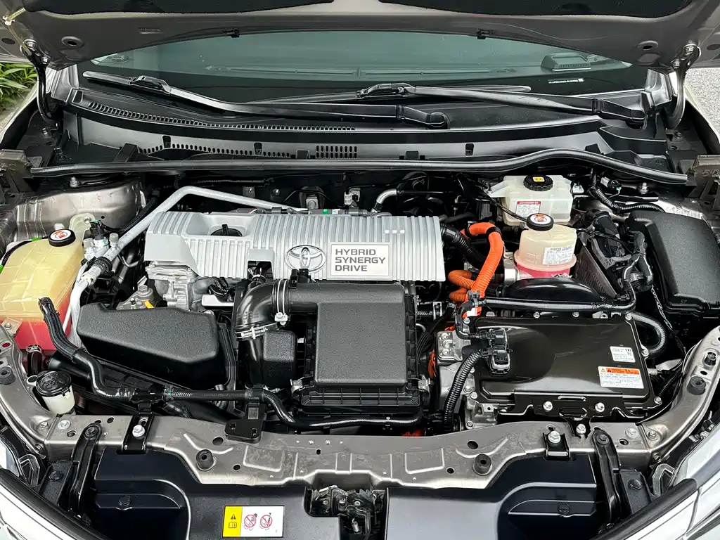 Corolla 2017 facelift dual engine 1.8L E-CVT leading version купить на сайте DeffCars