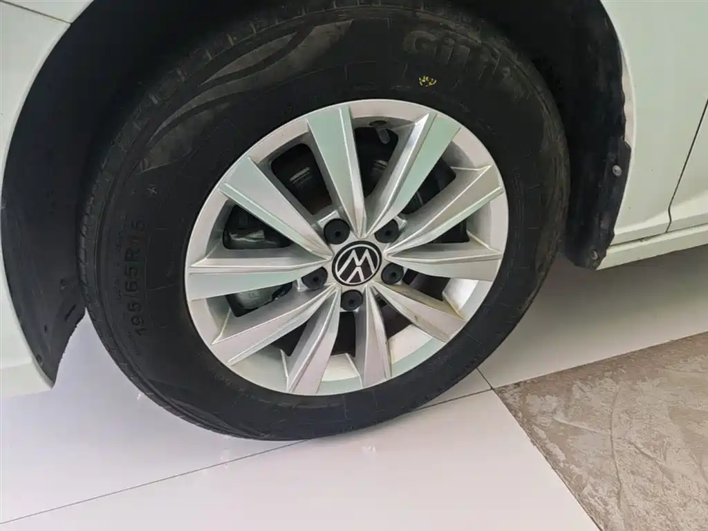 Lavida 2023 facelift 1.5L automatic Deyi version купить на сайте DeffCars