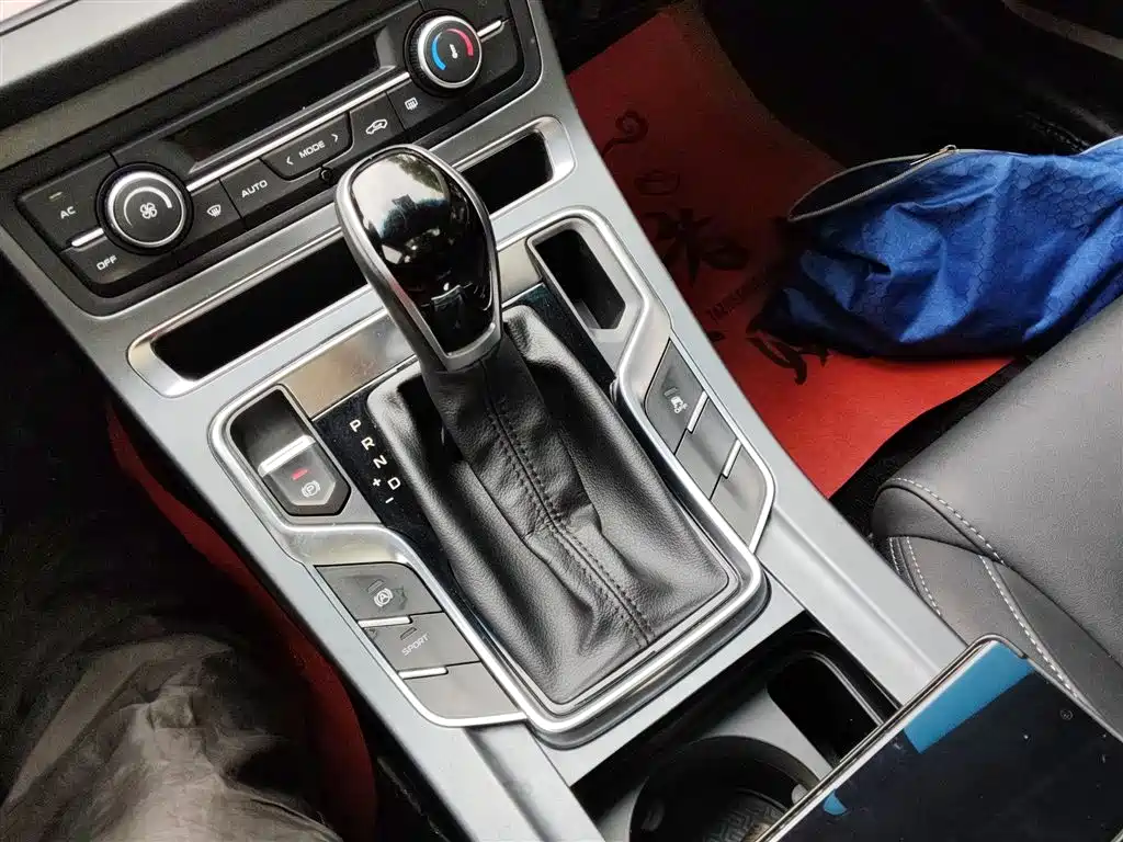 Emgrand 2019 Leading Edition 1.5L CVT upward interconnection type National VI купить на сайте DeffCars