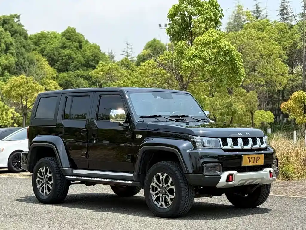 Beijing off-road BJ40 2023 2.0T automatic four-wheel drive city hunter version knight type купить на сайте DeffCars