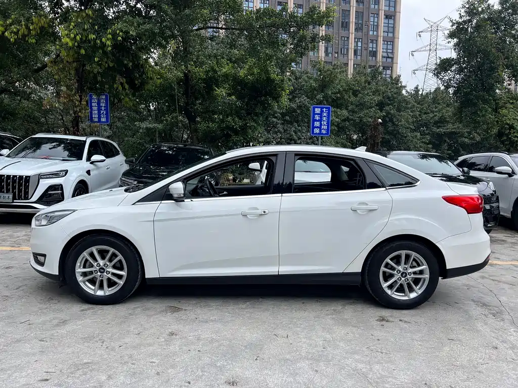 Focus 2018 sedan classic 1.6L automatic stylish smart mobility version купить на сайте DeffCars