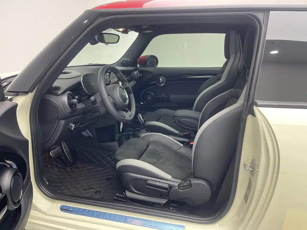 MINI JCW 2023 2.0T JOHN COOPER WORKS Pat Moss Commemorative Edition купить на сайте DeffCars