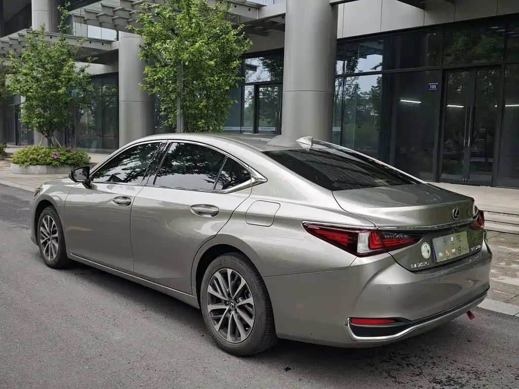 Lexus ES 2024 200 Premium Edition купить на сайте DeffCars