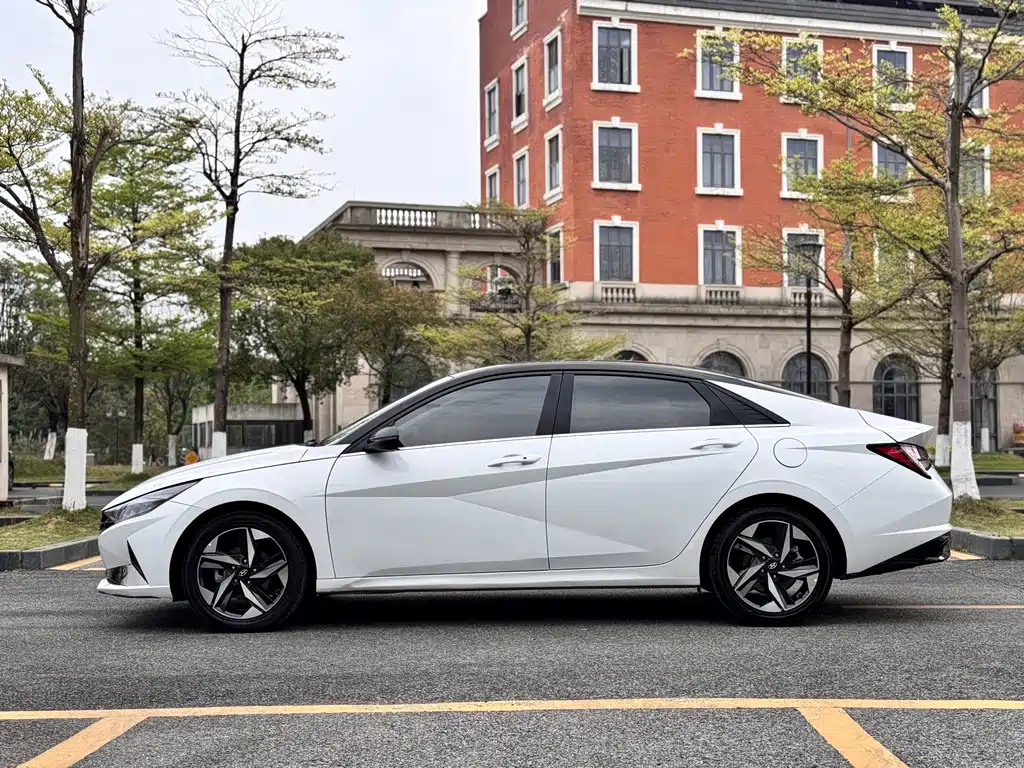 Elantra 2022 1.5L CVT LUX Premium Edition купить на сайте DeffCars