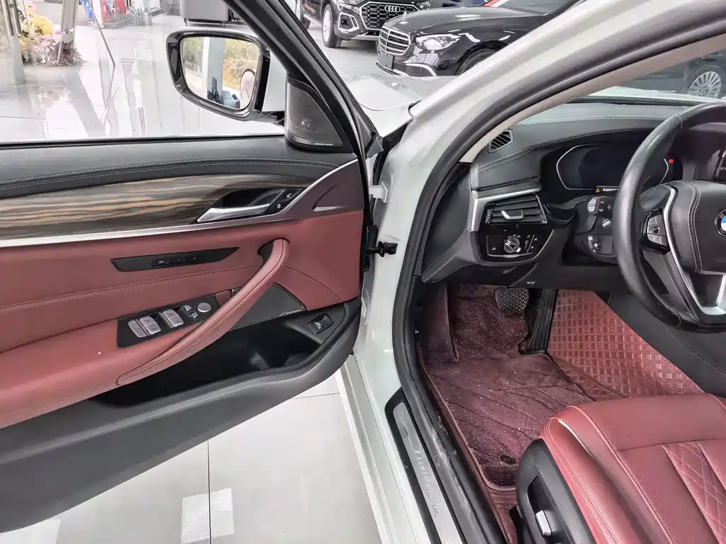 BMW 5 Series 2022 facelift 2 530Li leading model luxury package купить на сайте DeffCars