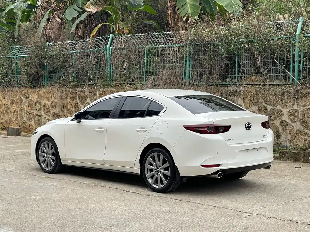 Mazda3 Angkesela 2023 2.0L Automatic Premium Edition купить на сайте DeffCars