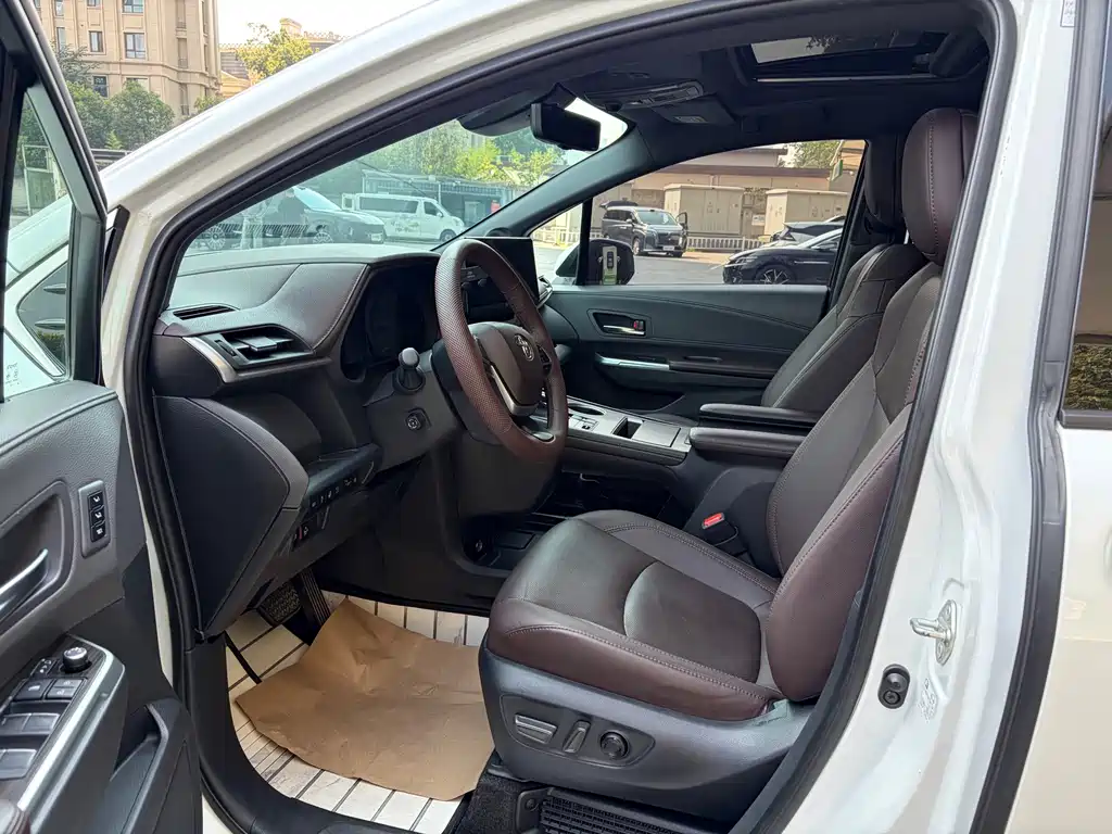 SIENNA 2021 2.5L Hybrid Platinum Edition купить на сайте DeffCars