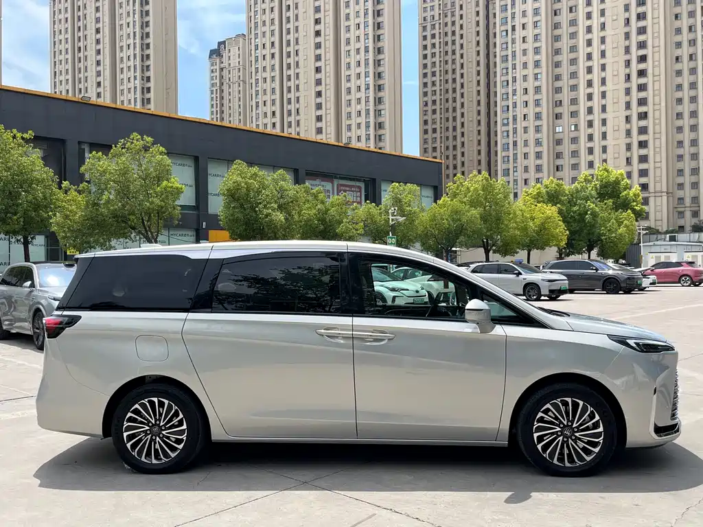 Buick GL8 New Energy 2025 Lu Shang Exclusive Edition купить на сайте DeffCars