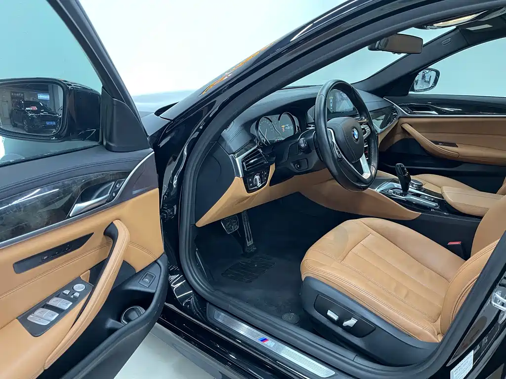 BMW 5 Series 2018 facelift 530Li leading M sports package купить на сайте DeffCars