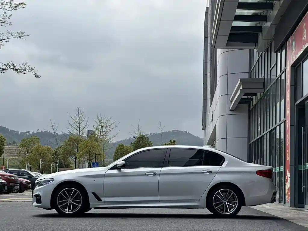 BMW 5 Series 2018 525Li M Sports Package купить на сайте DeffCars