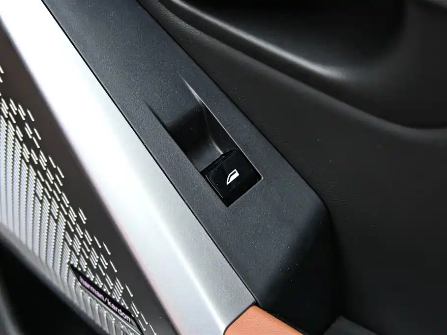 BMW 5 Series 2024 530Li Leading M Sports Package купить на сайте DeffCars