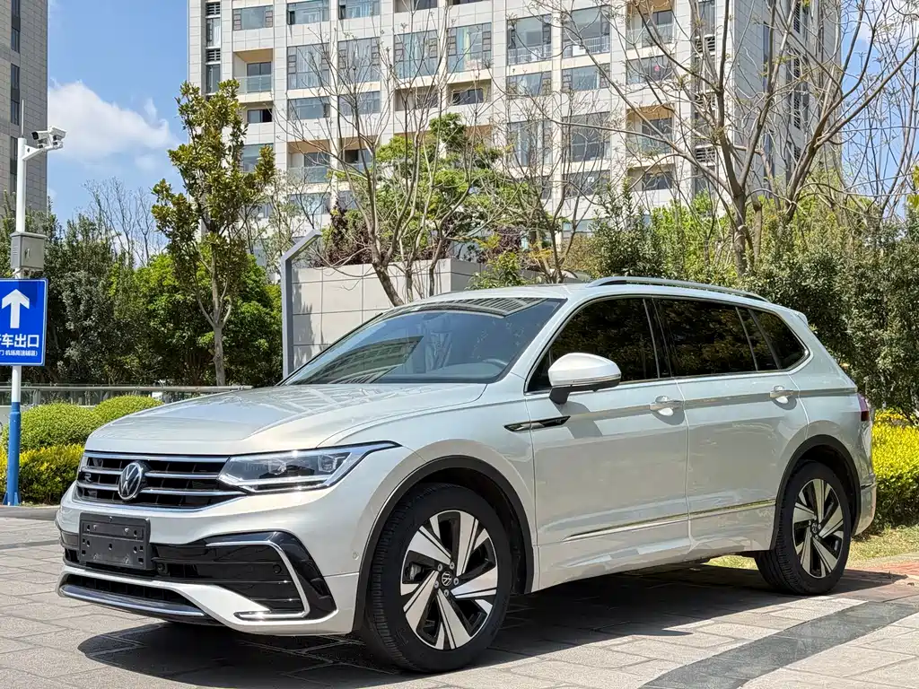 Tiguan L 2023 facelift 330TSI automatic two-wheel drive R-Line version купить на сайте DeffCars