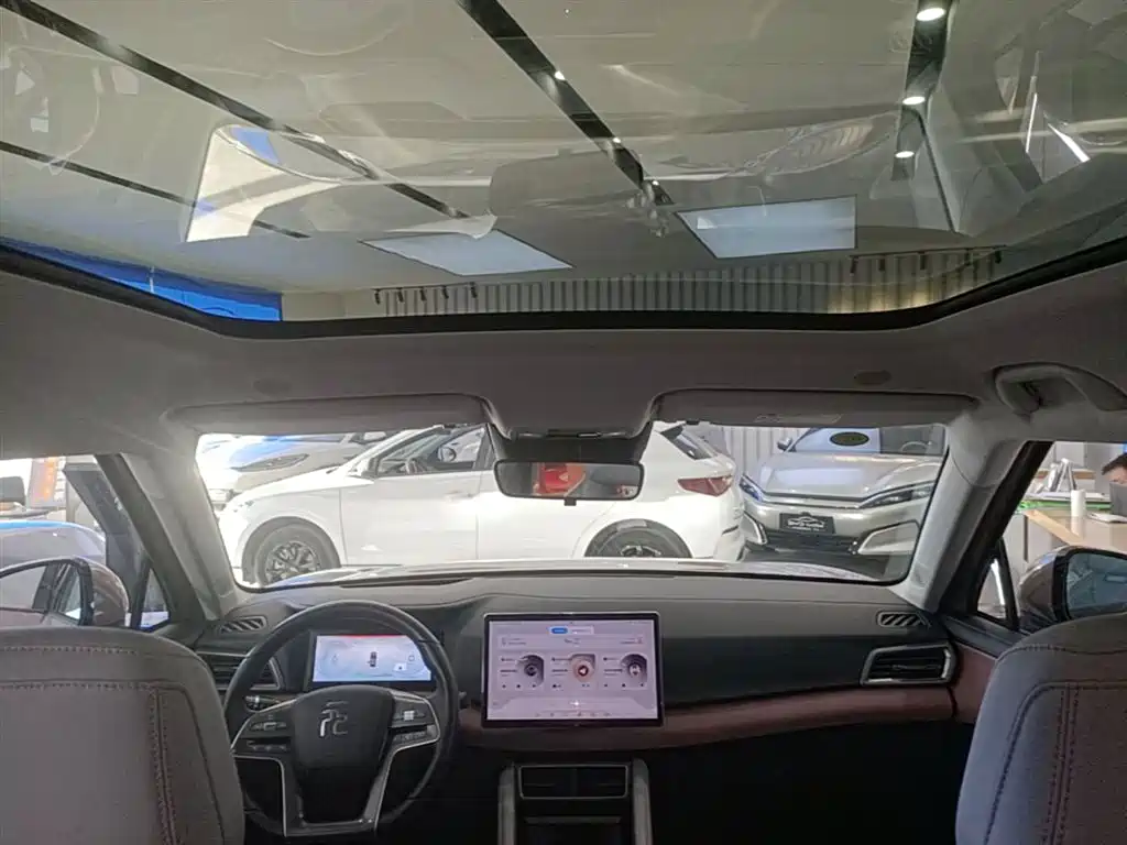 Yuan UP 2024 model 401KM transcendent type купить на сайте DeffCars