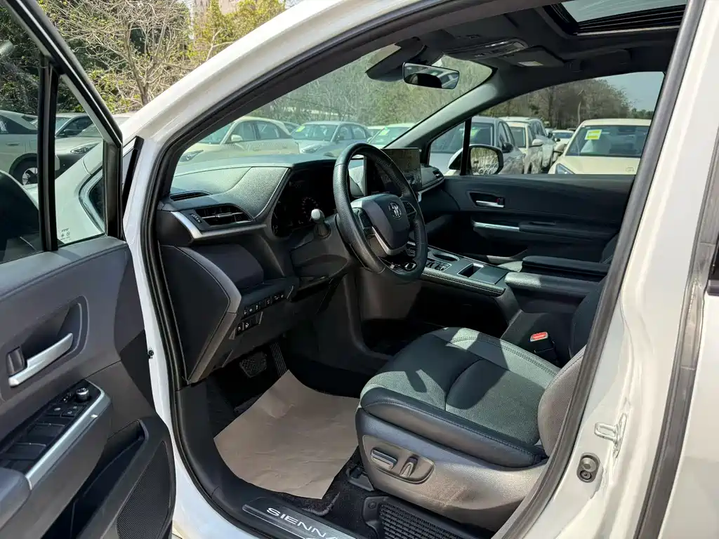 SIENNA 2023 2.5L Hybrid Premium Edition купить на сайте DeffCars
