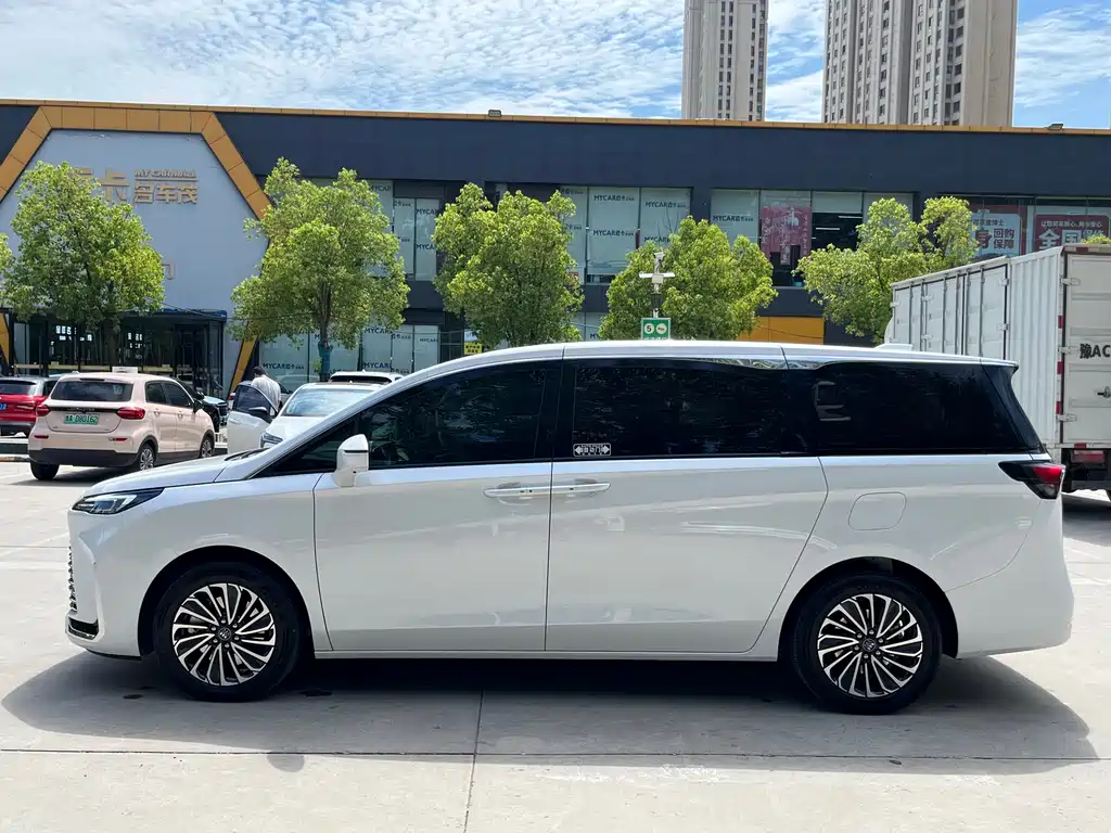 Buick GL8 New Energy 2025 Lushang Smart Edition купить на сайте DeffCars