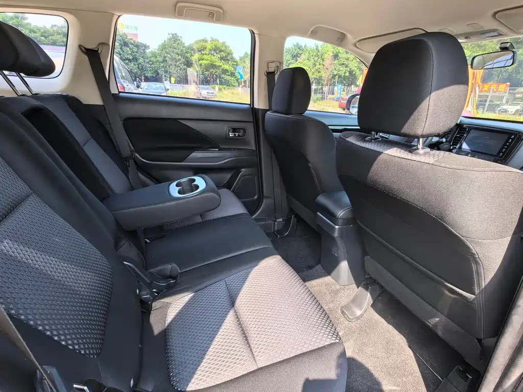 Outlander 2021 facelift 2.0L 2WD smooth version 5 seats купить на сайте DeffCars