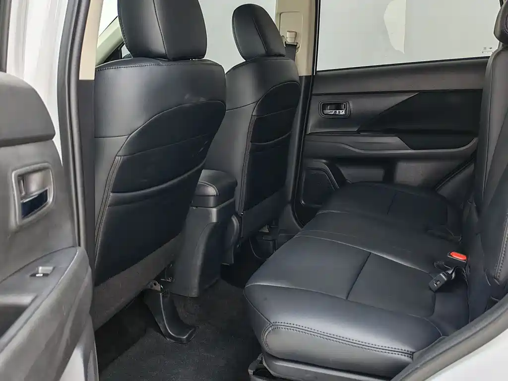 Outlander 2021 facelift 2.0L 2WD smooth version 5 seats купить на сайте DeffCars