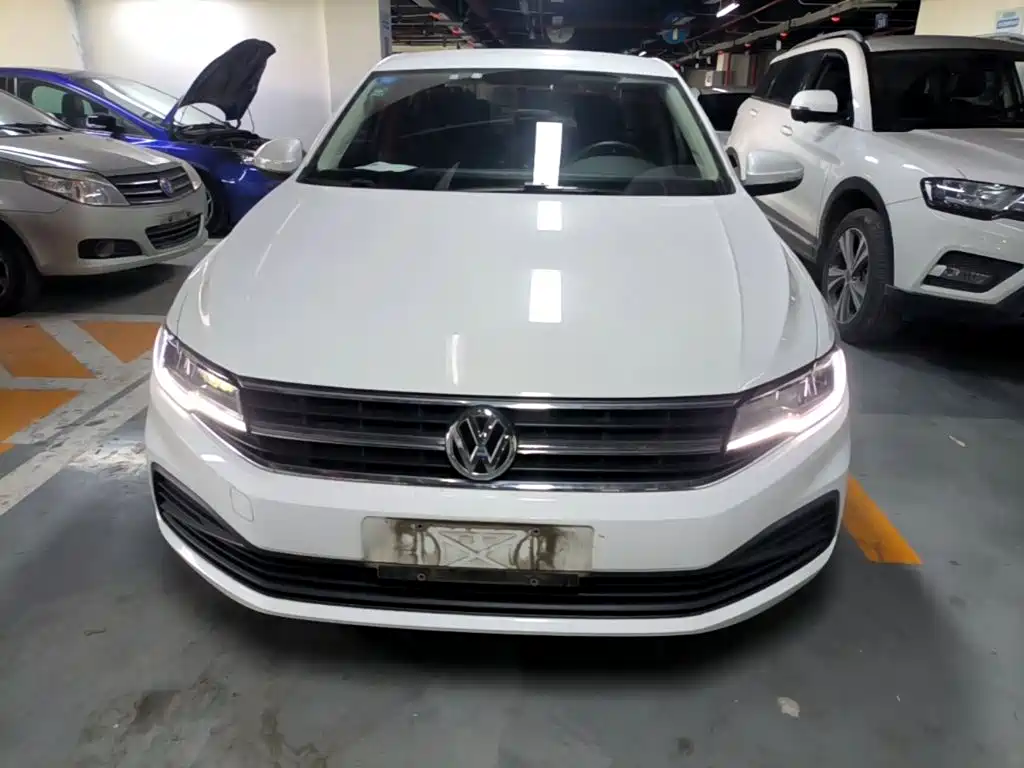 Bora 2019 1.5L manual fashion model купить на сайте DeffCars