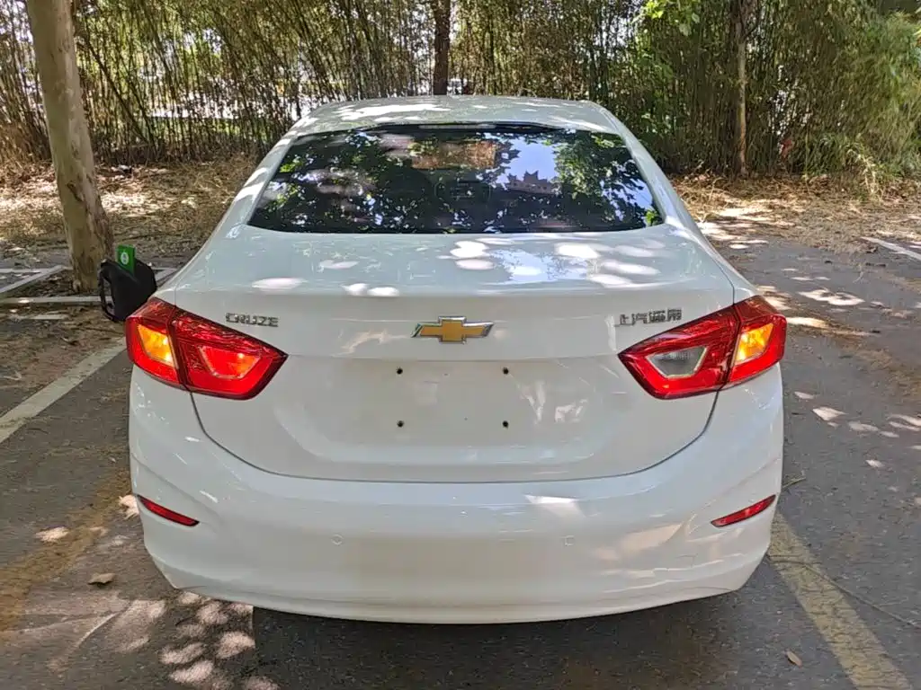 Cruze 2017 1.5L Automatic Pioneer Sunroof Edition купить на сайте DeffCars