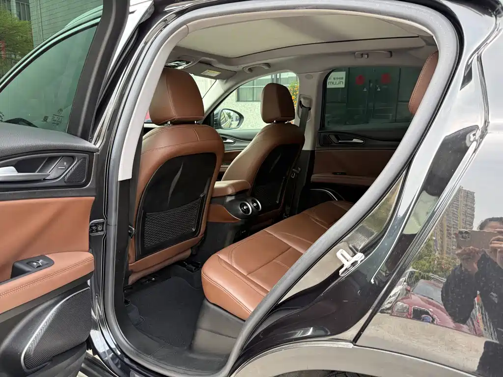 Stelvio 2017 2.0T 200HP Deluxe Edition купить на сайте DeffCars