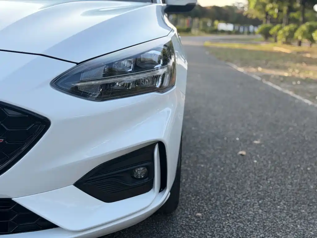 Focus 2021 Hatchback EcoBoost 180 Automatic ST Line купить на сайте DeffCars