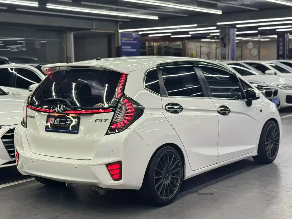 Fit 2016 1.5L LXS CVT Comfort Sunroof Edition купить на сайте DeffCars