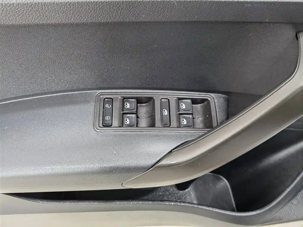 Santana 2018 1.5L Manual Fashion Edition купить на сайте DeffCars