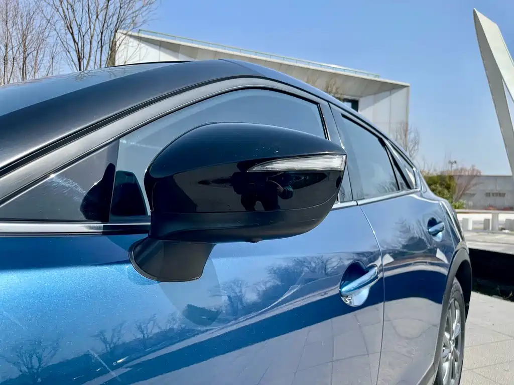 Mazda CX-4 2020 2.0L automatic two-wheel drive Blue Sky Vibrant Edition купить на сайте DeffCars