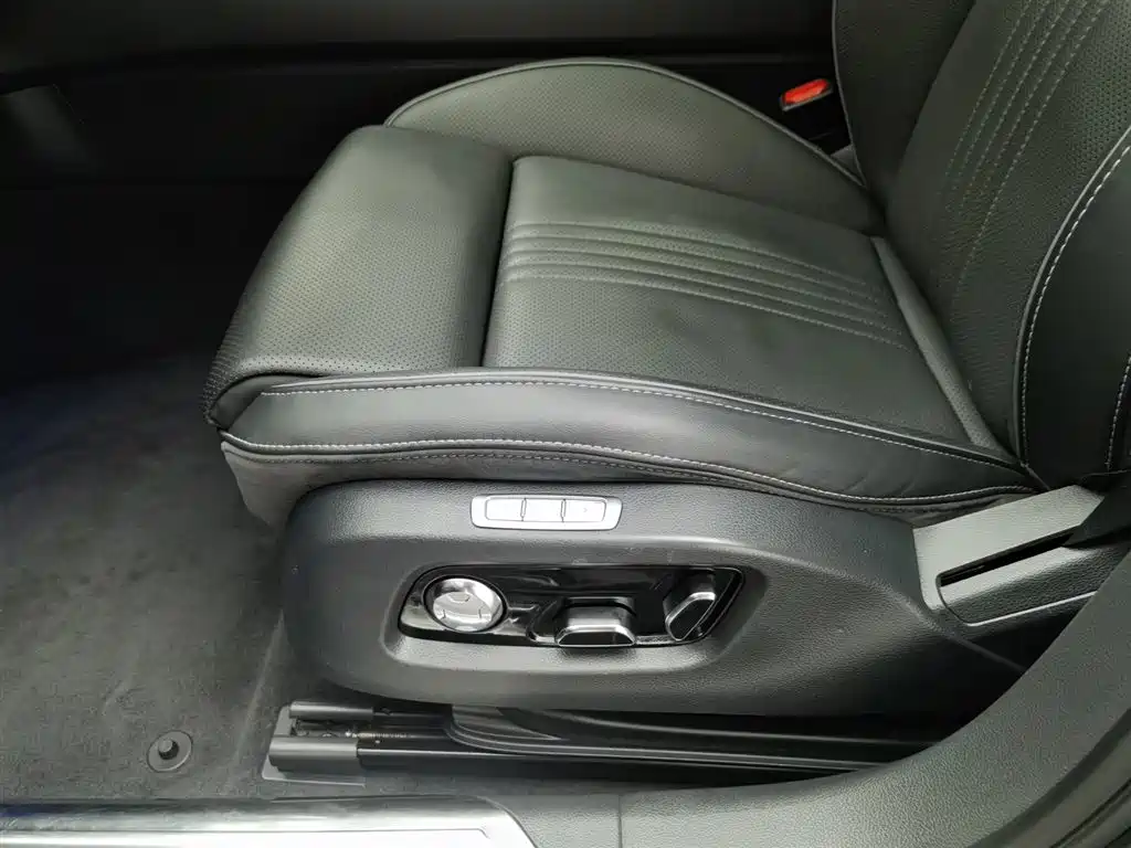 Hongqi H9 2020 3.0T Zhilian Qiling four-seater version купить на сайте DeffCars