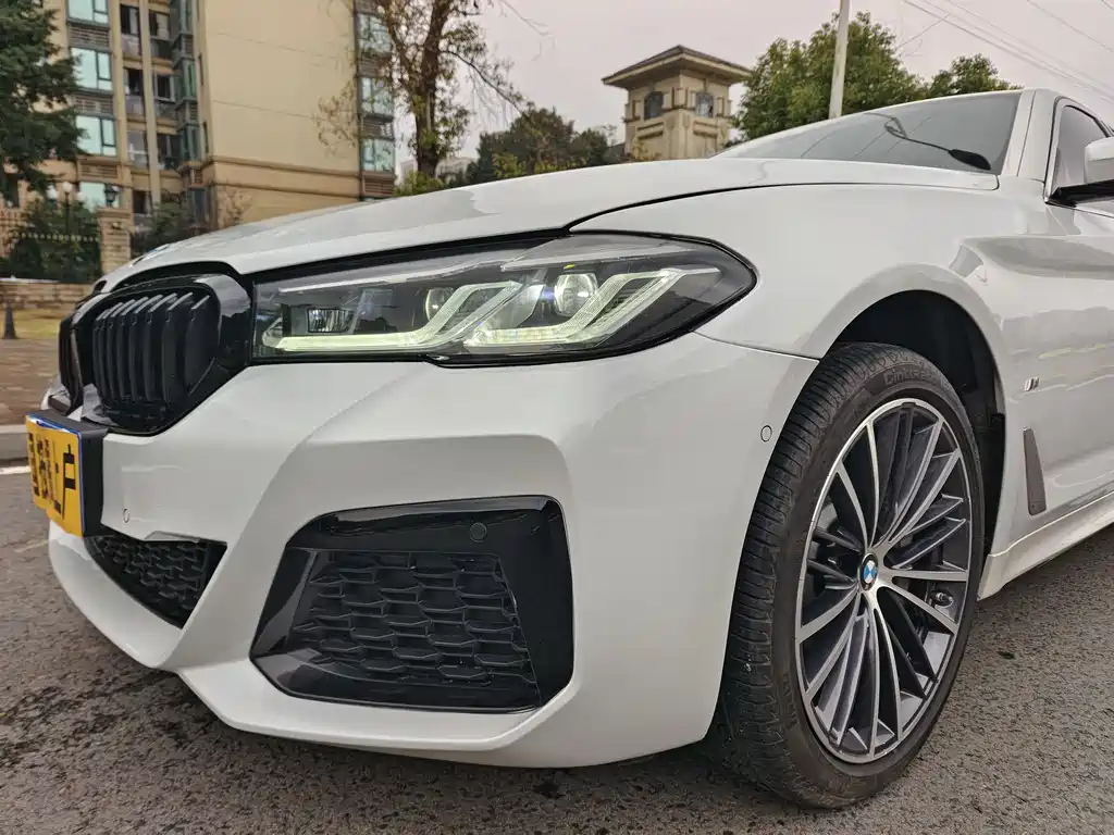 BMW 5 Series 2023 530Li Leading M Sports Package купить на сайте DeffCars