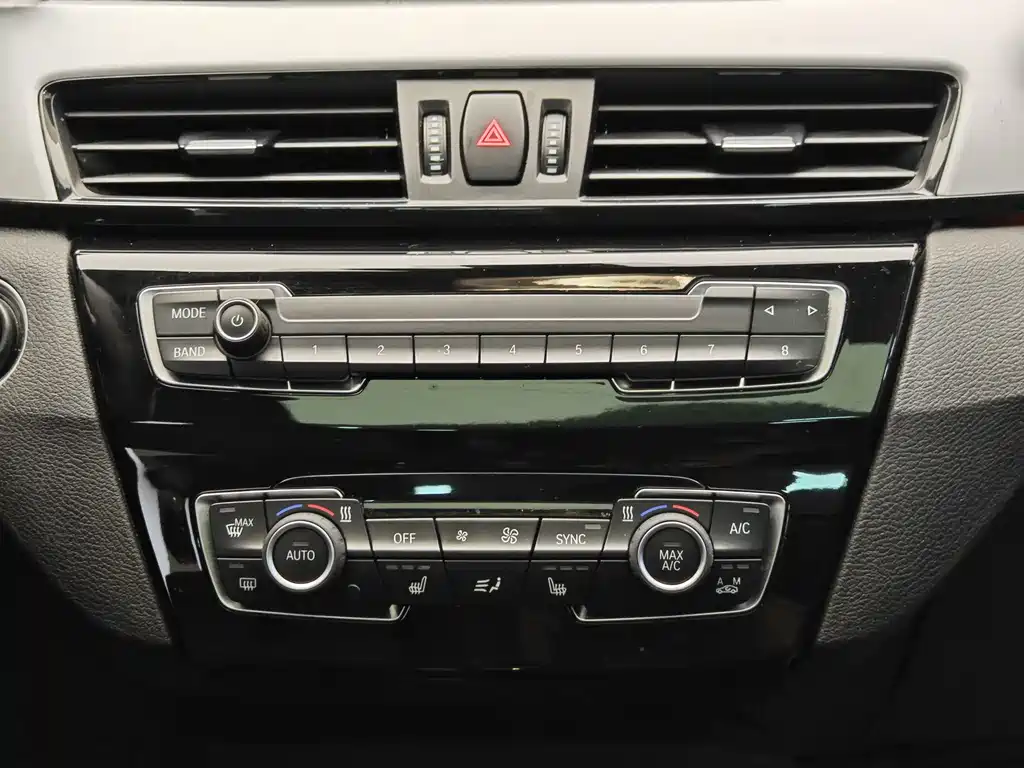 BMW X1 2016 sDrive18Li Exclusive Model купить на сайте DeffCars