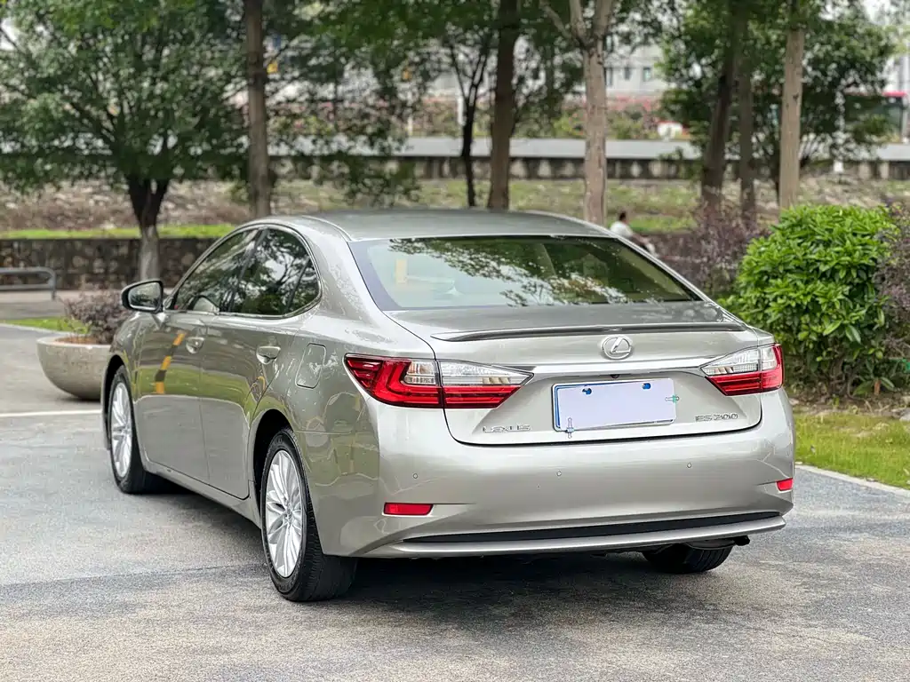 Lexus ES 2015 200 Elite Edition купить на сайте DeffCars