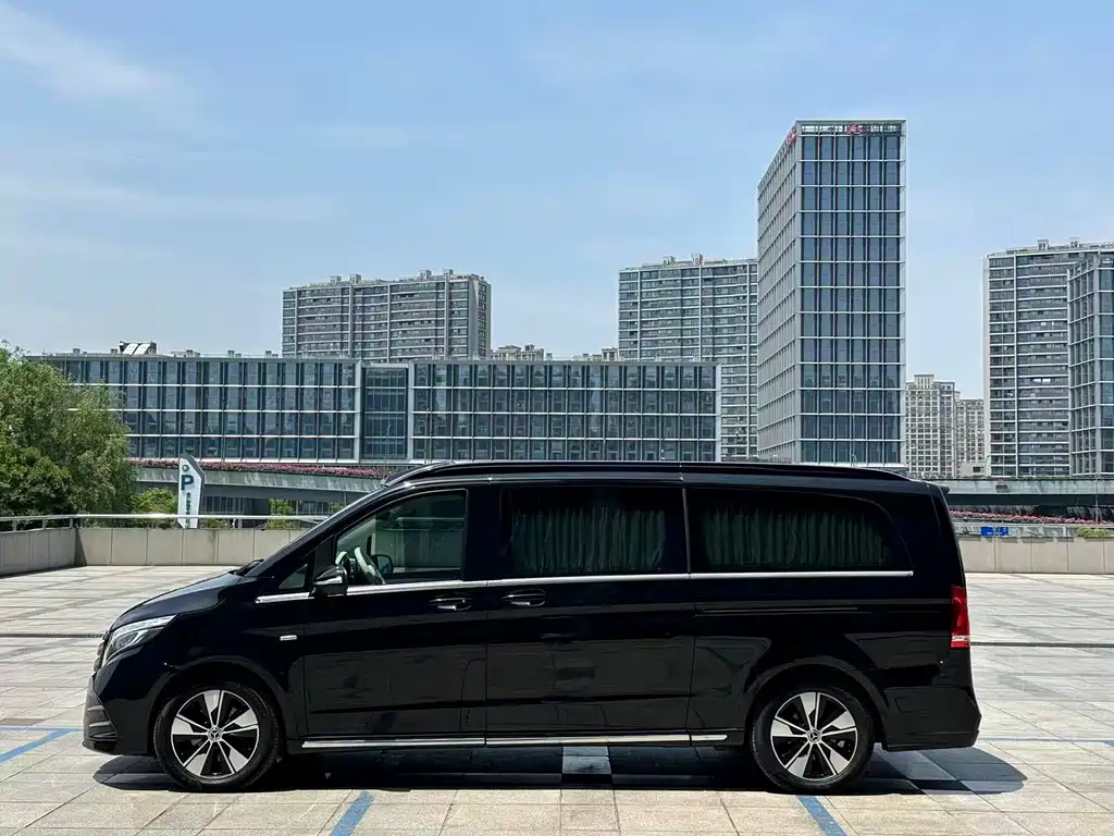 Mercedes-Benz V-Class 2021 V 260 L Long Wheelbase Premium Edition купить на сайте DeffCars