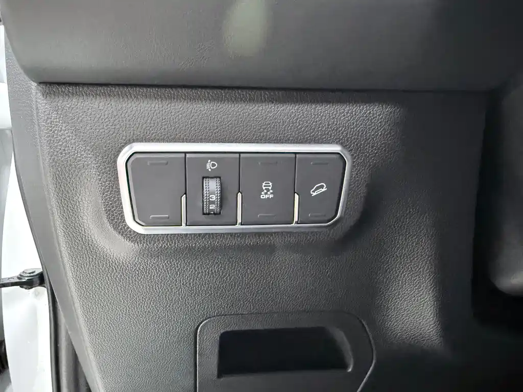 Haval M6 2021 PLUS 1.5T DCT luxury smart connected model купить на сайте DeffCars