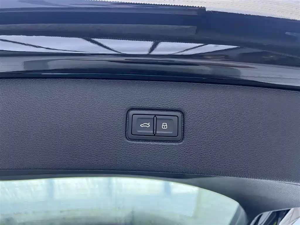 Audi Q7 2025 55 TFSI quattro S line sports купить на сайте DeffCars
