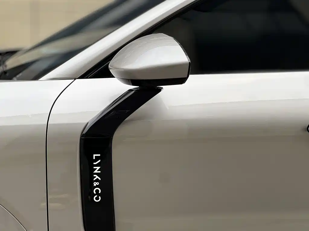 Lynk & Co 08 EM-P 2023 model 120km long range Halo купить на сайте DeffCars