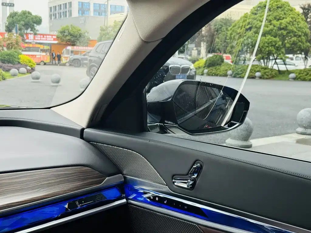 BMW 7 Series 2023 740Li Leading M Sports Package купить на сайте DeffCars