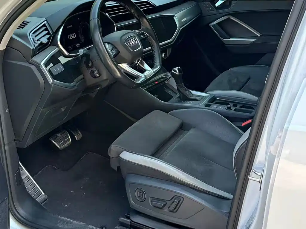 Audi Q3 2022 40 TFSI Fashionable and Dynamic купить на сайте DeffCars