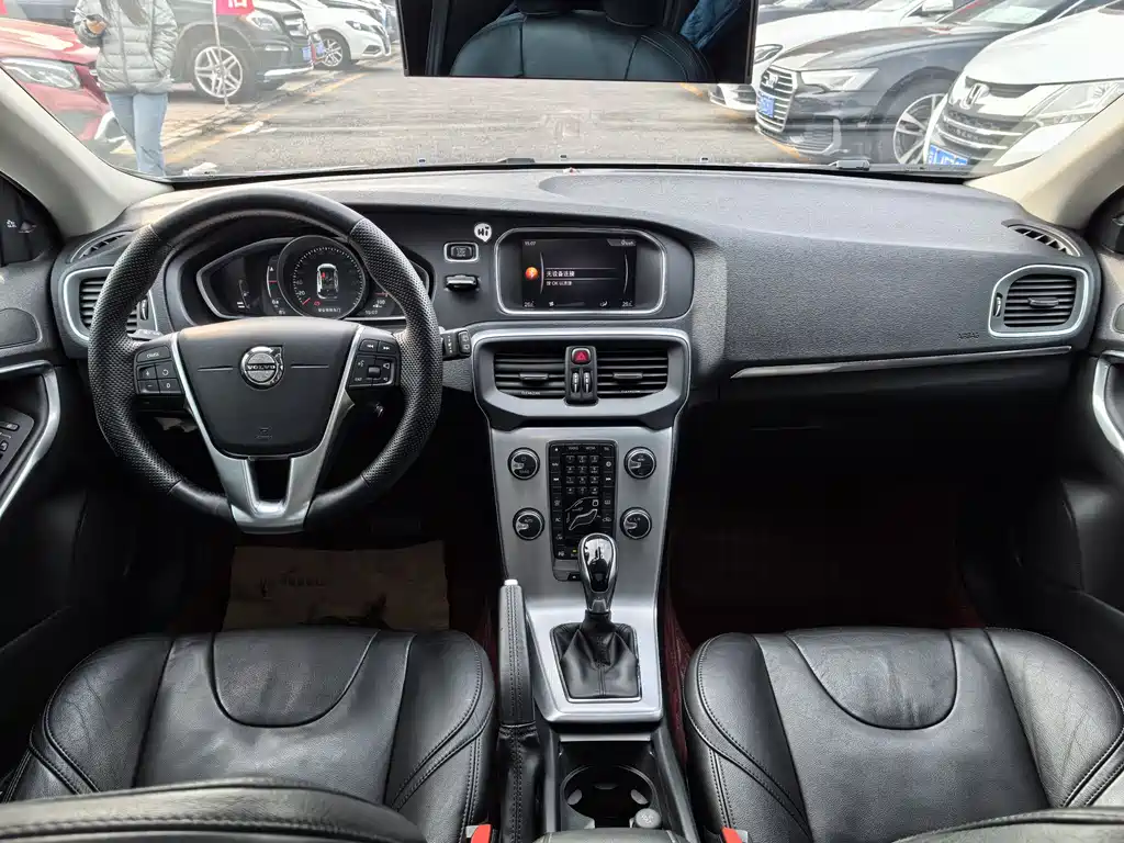 Volvo V40 2018 T3 Zhiya Edition купить на сайте DeffCars