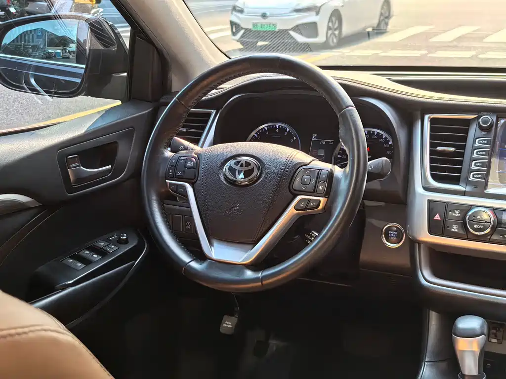 Highlander 2018 2.0T four-wheel drive knight version, 7 seats, National VI купить на сайте DeffCars