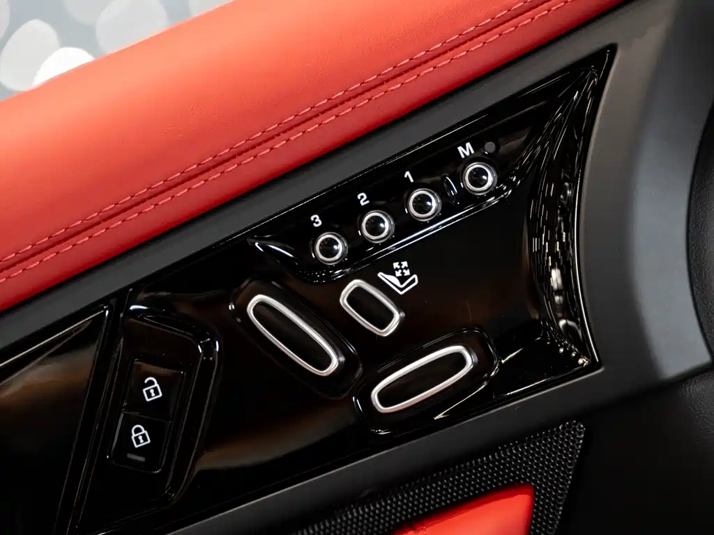 Jaguar F-TYPE 2024 P300 75th Anniversary Collection Hardtop Edition купить на сайте DeffCars