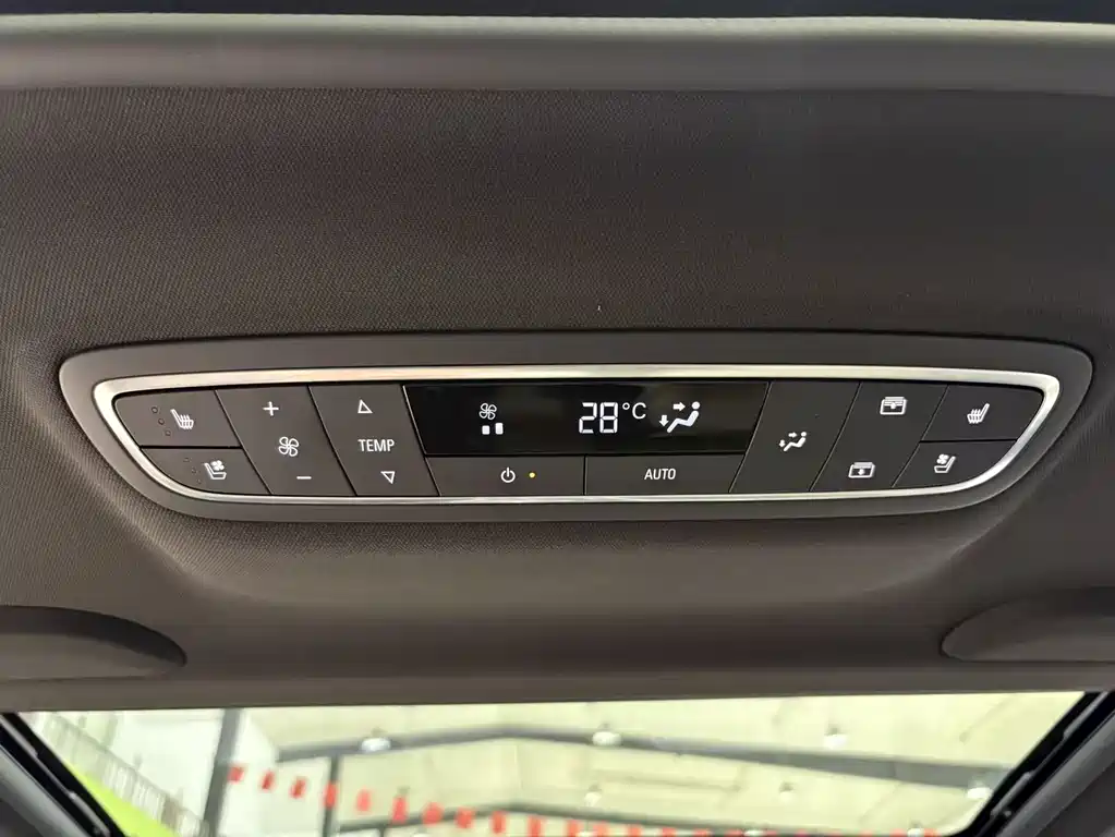 Buick GL8 2022 ES Lu Zun 653T luxury model купить на сайте DeffCars