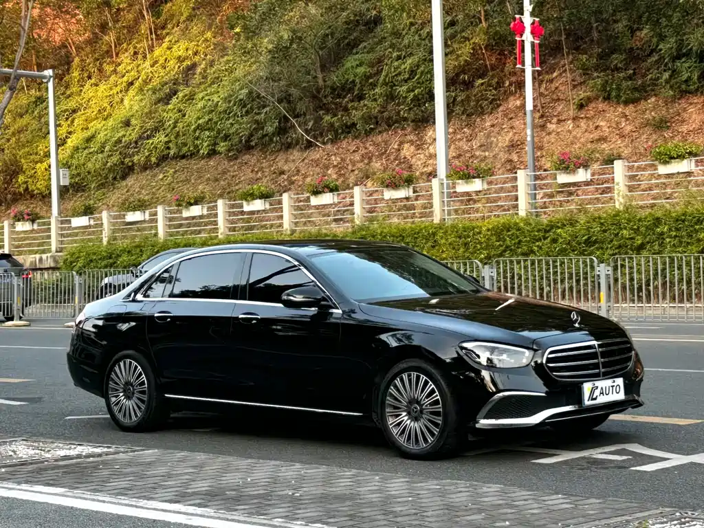 Mercedes-Benz E-Class 2022 E 300 L Luxury Model купить на сайте DeffCars